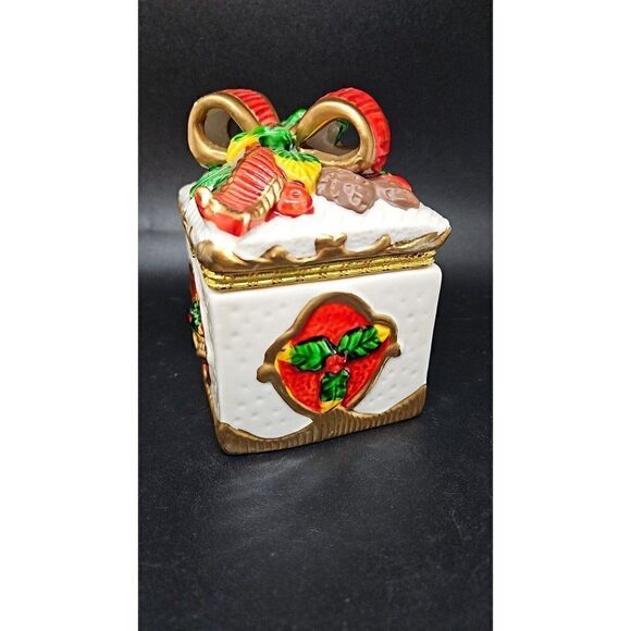 Holiday Vintage  Christmas Trinket Box w/Hendge - Picture 3 of 7